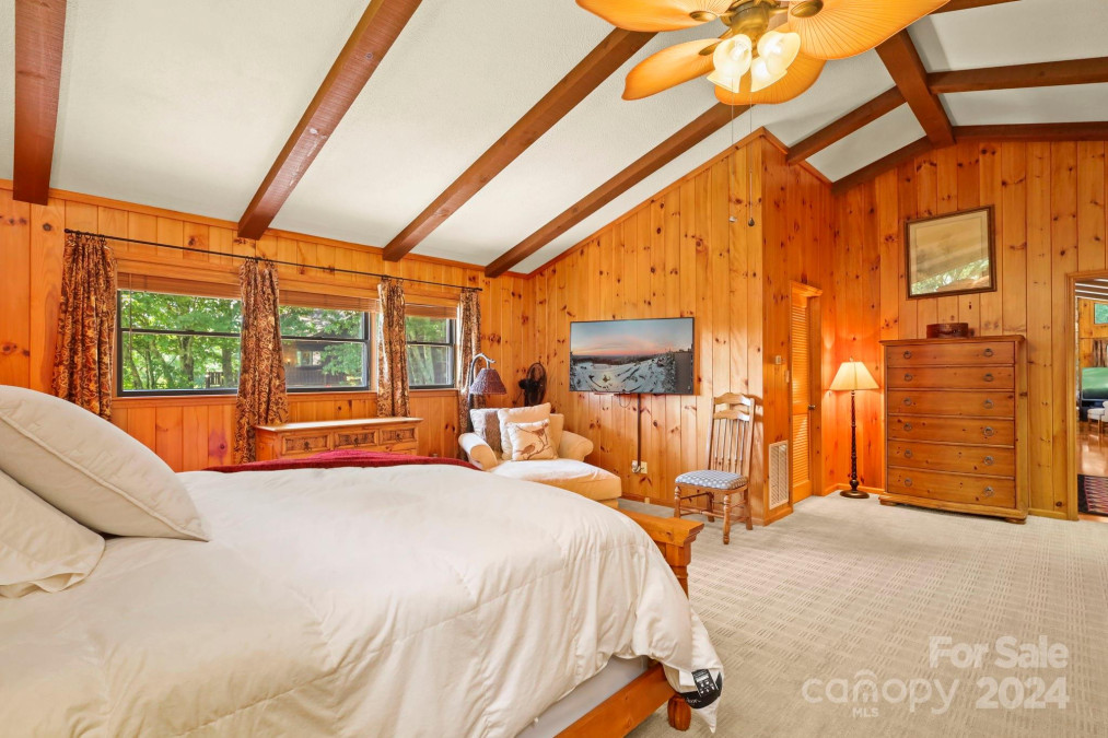 429 Saint Andrews Rd Beech Mountain, NC 28604