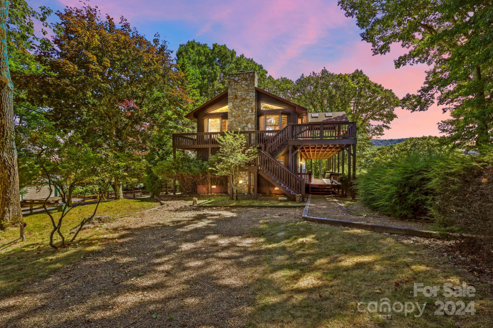 429 Saint Andrews Rd Beech Mountain, NC 28604