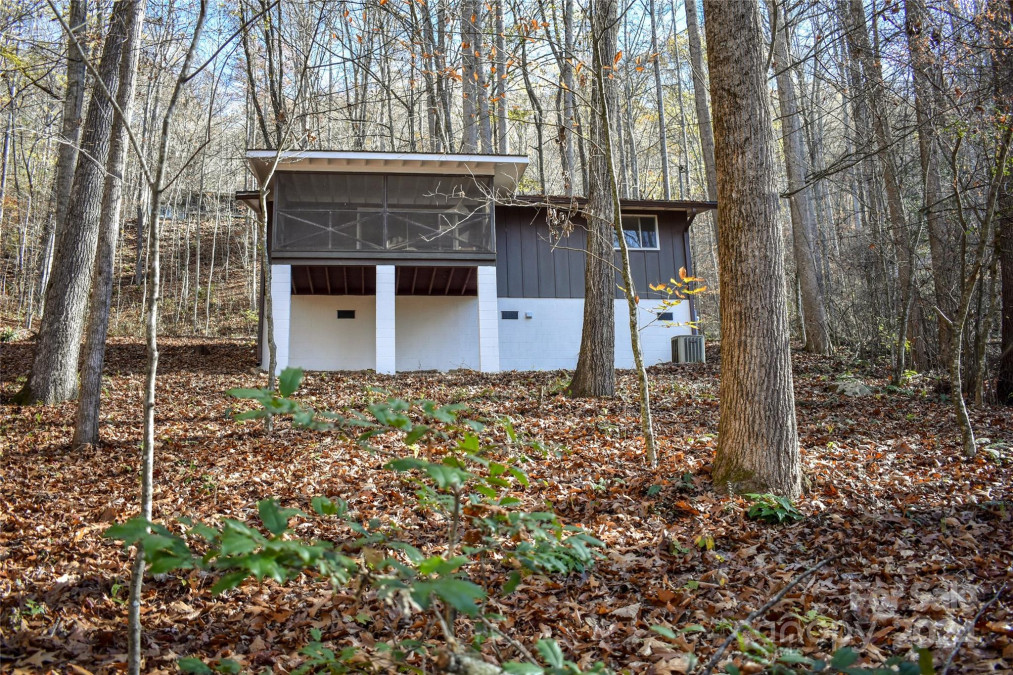 939 Bear Cove Cir Bryson City, NC 28713