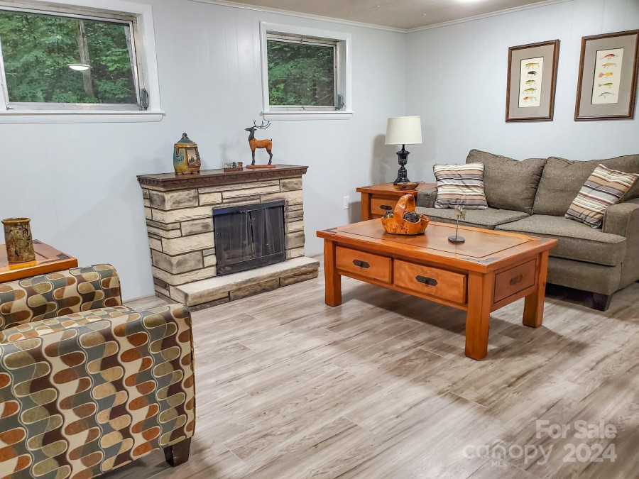 939 Bear Cove Cir Bryson City, NC 28713