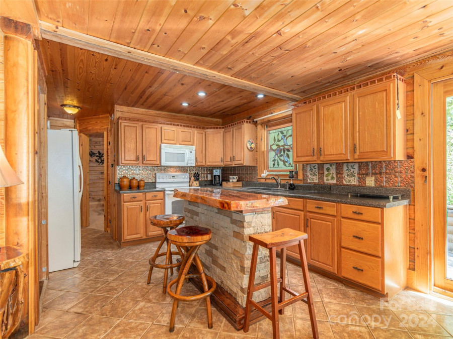 218 Crosspatch Dr Bryson City, NC 28713