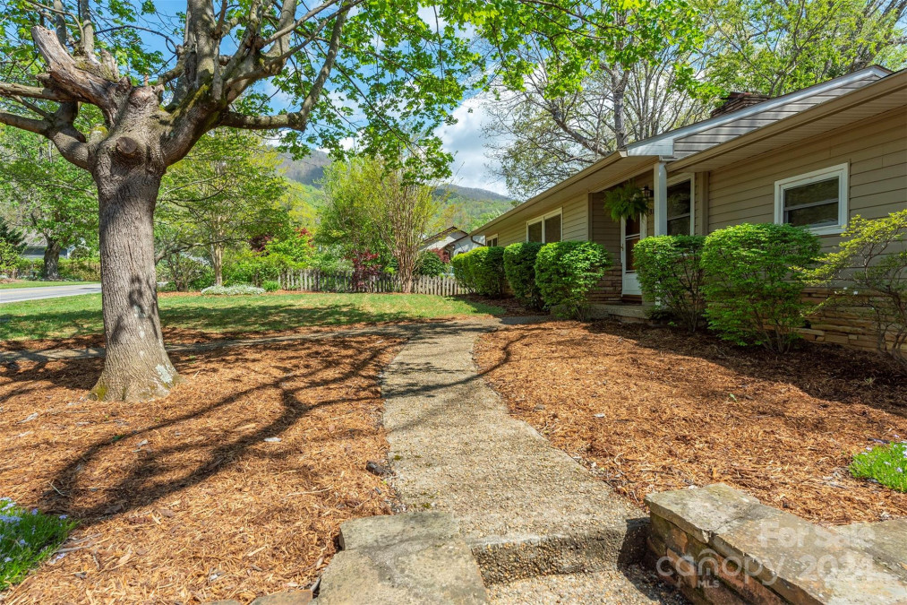 316 Wilson Ave Swannanoa, NC 28778