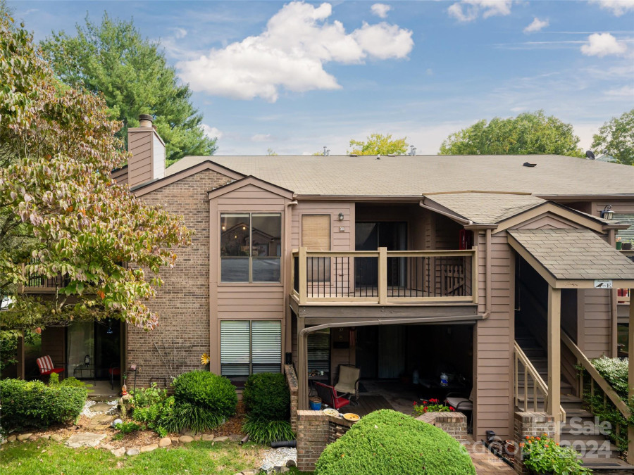 38 Ravencroft Ln Asheville, NC 28803