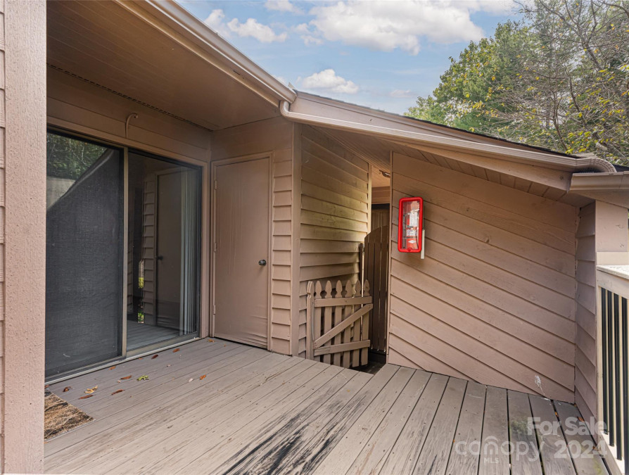 38 Ravencroft Ln Asheville, NC 28803