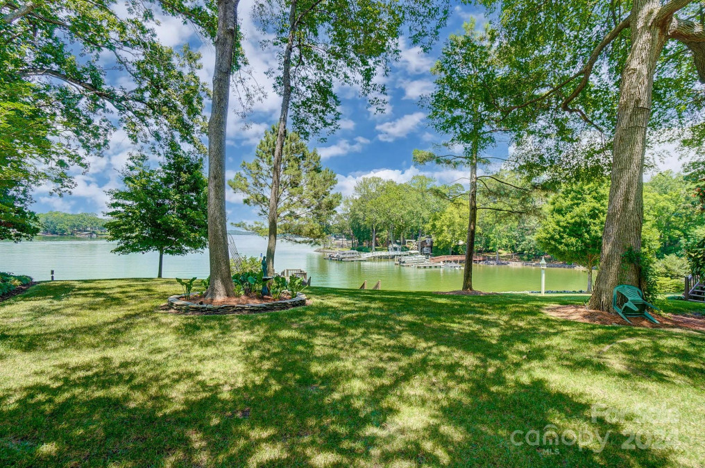 623 Bonum Rd Lake Wylie, SC 29710