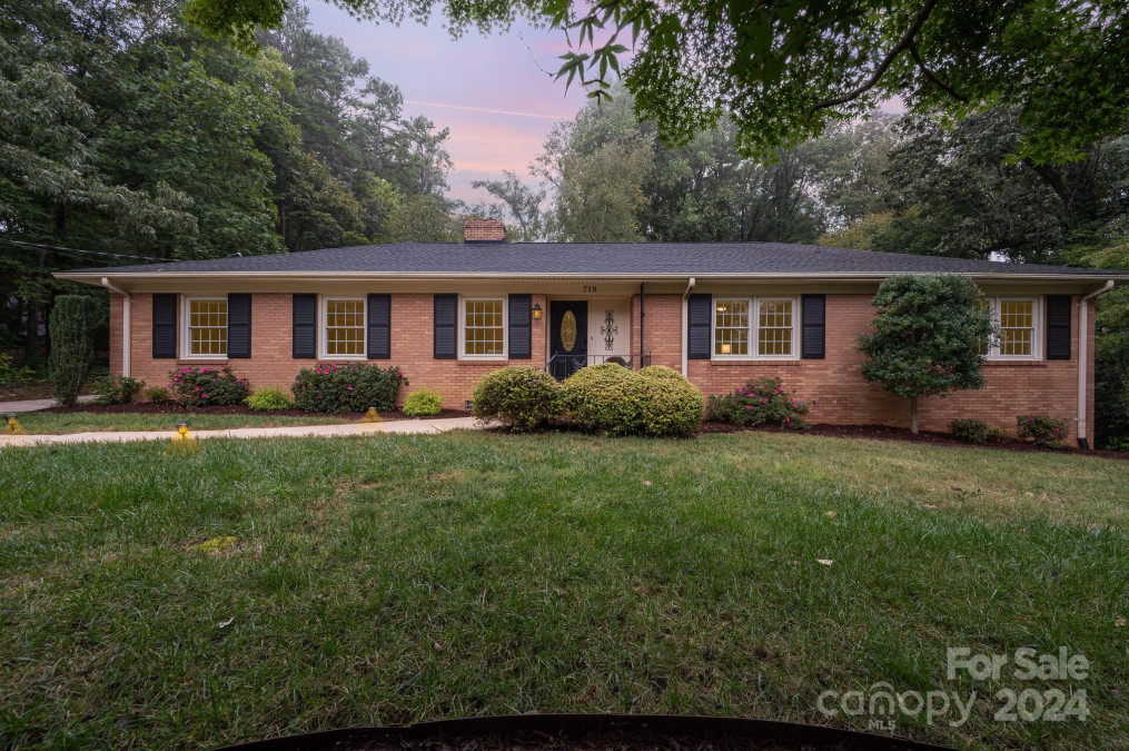 719 Madras Ln Charlotte, NC 28211