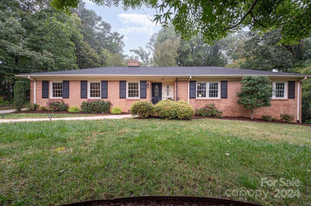 719 Madras Ln Charlotte, NC 28211