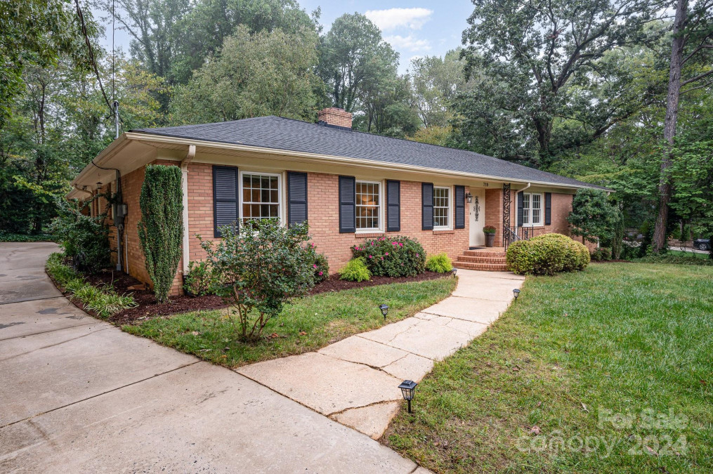 719 Madras Ln Charlotte, NC 28211