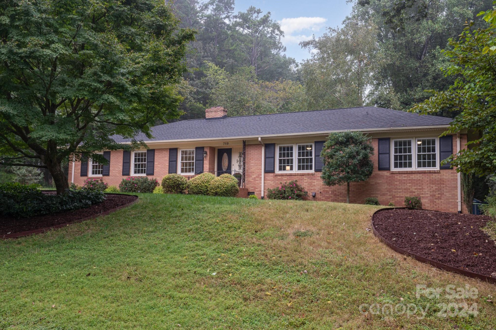 719 Madras Ln Charlotte, NC 28211