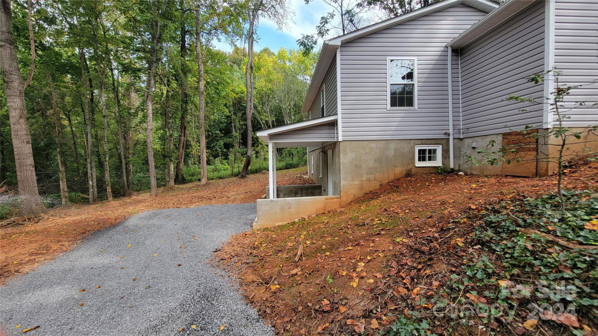 117 Hibriten Mountain Rd Lenoir, NC 28645