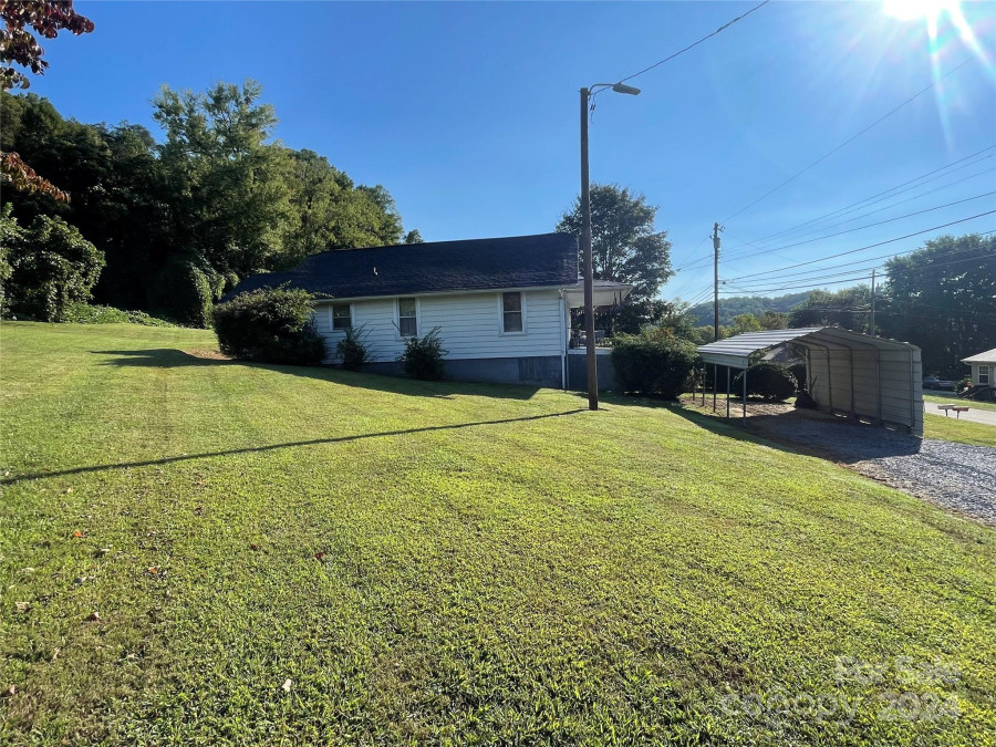 360 Old Catawba River Rd Old Fort, NC 28762