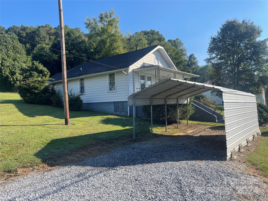 360 Old Catawba River Rd Old Fort, NC 28762