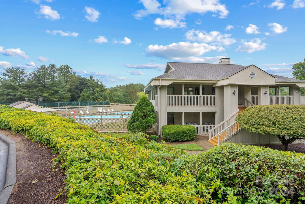 1303 Abbey Cir Asheville, NC 28805