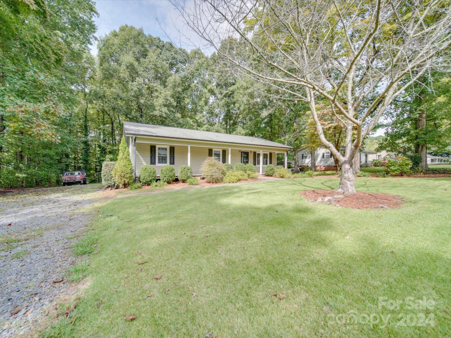 2203 Carter Dr Albemarle, NC 28001