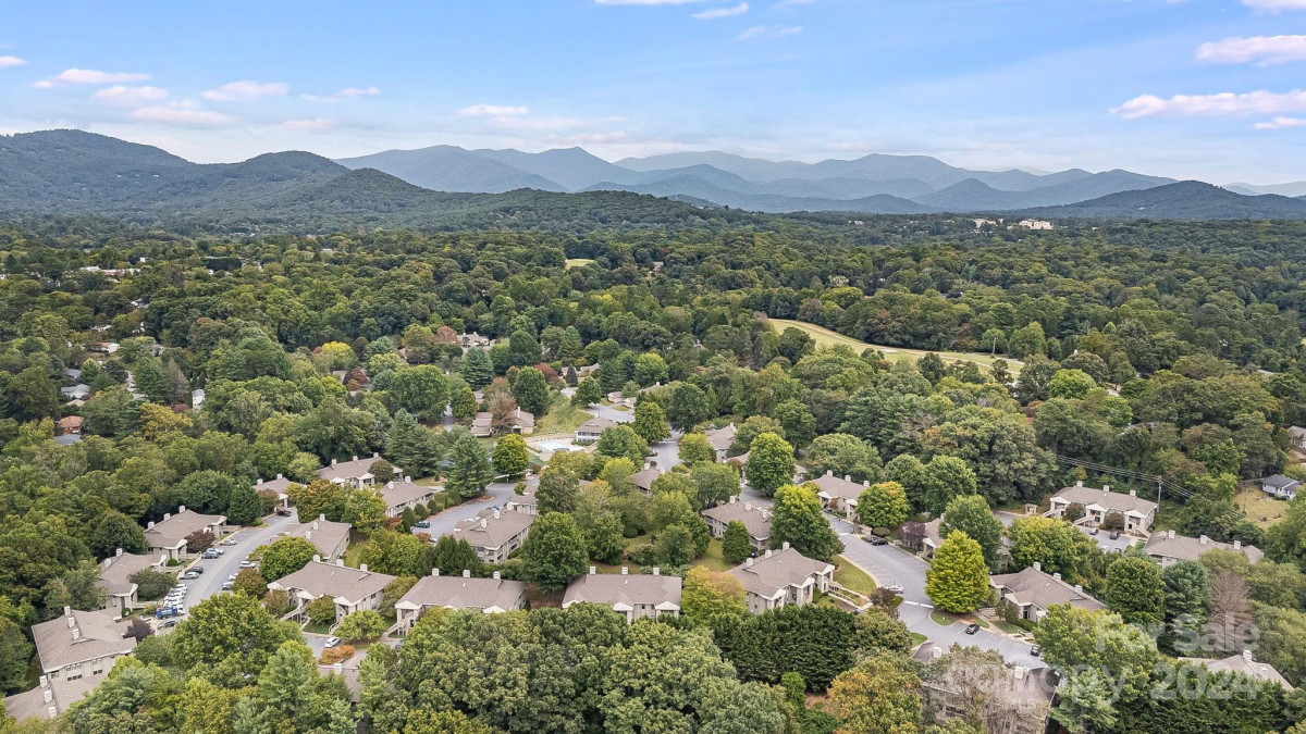 505 Abbey Cir Asheville, NC 28805