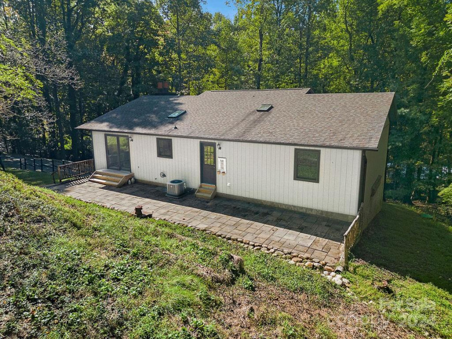 19 Shadowbrook Ln Pisgah Forest, NC 28768