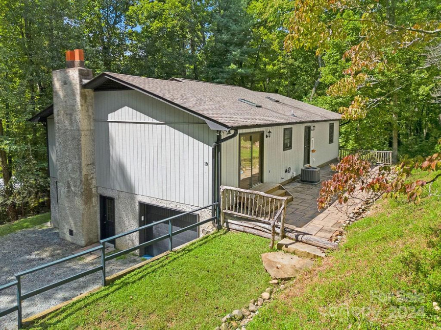 19 Shadowbrook Ln Pisgah Forest, NC 28768