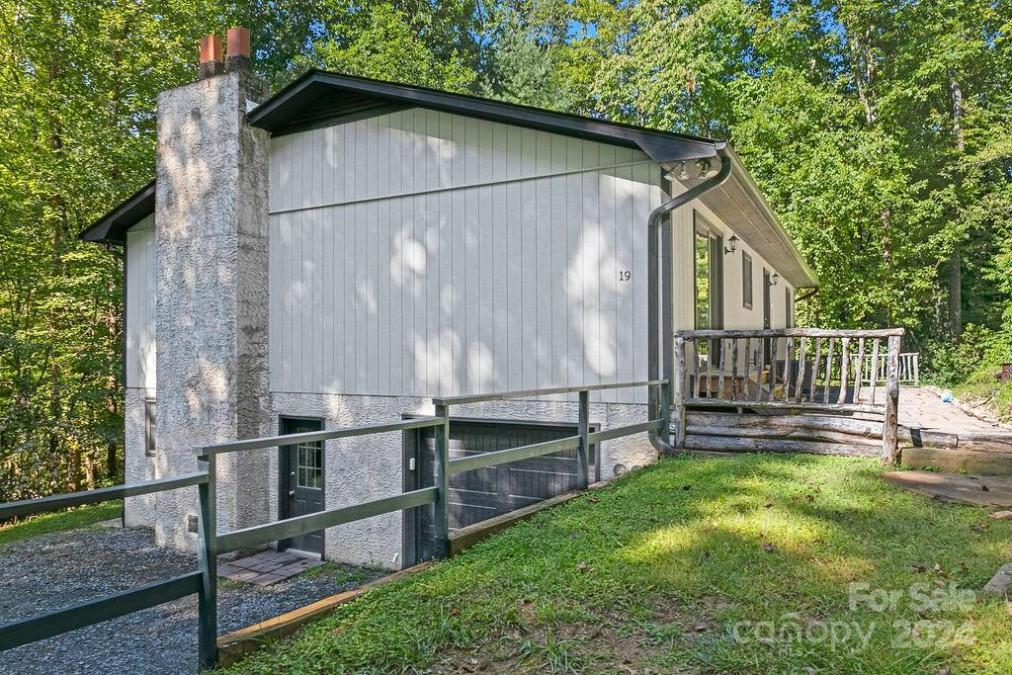 19 Shadowbrook Ln Pisgah Forest, NC 28768