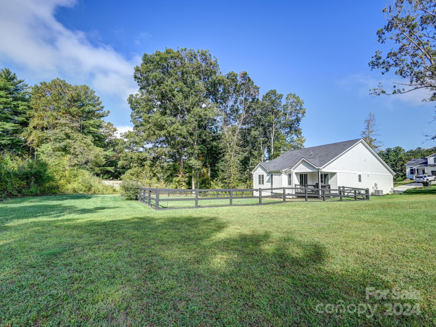 312 Windy Acres Knoll Dr Hendersonville, NC 28792