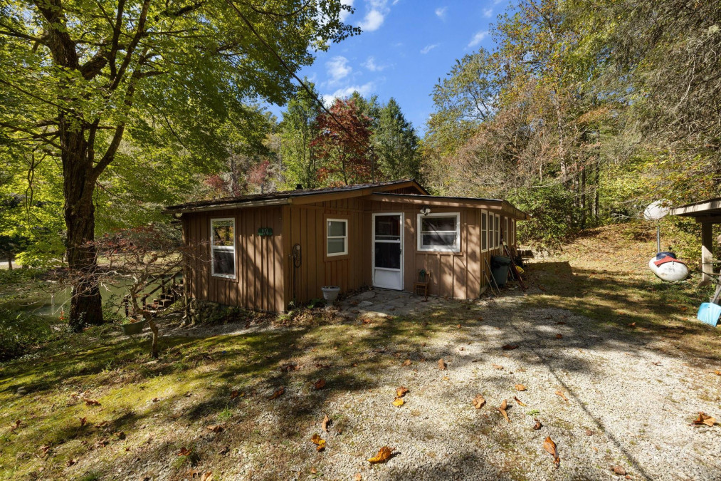 1051 Kim Miller Rd Lake Toxaway, NC 28747