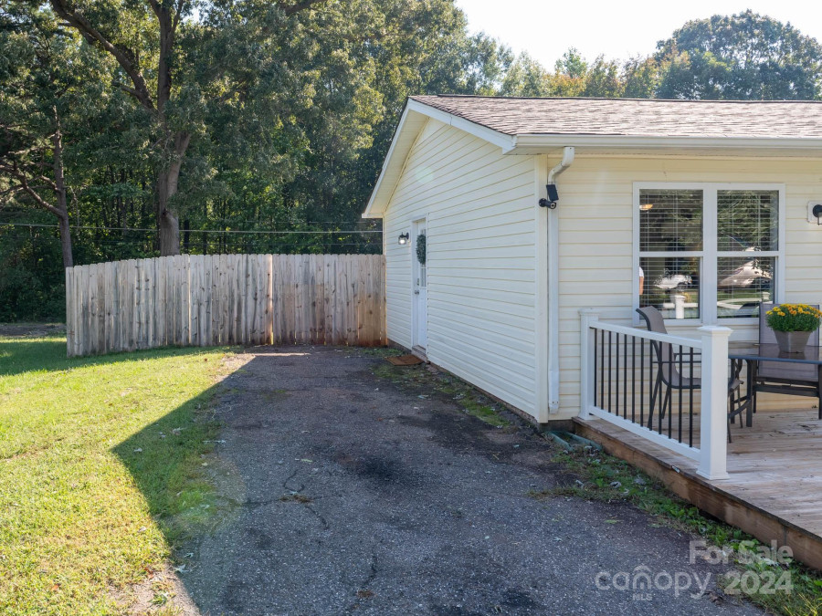 327 Downing St Troutman, NC 28166