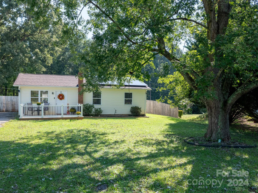 327 Downing St Troutman, NC 28166