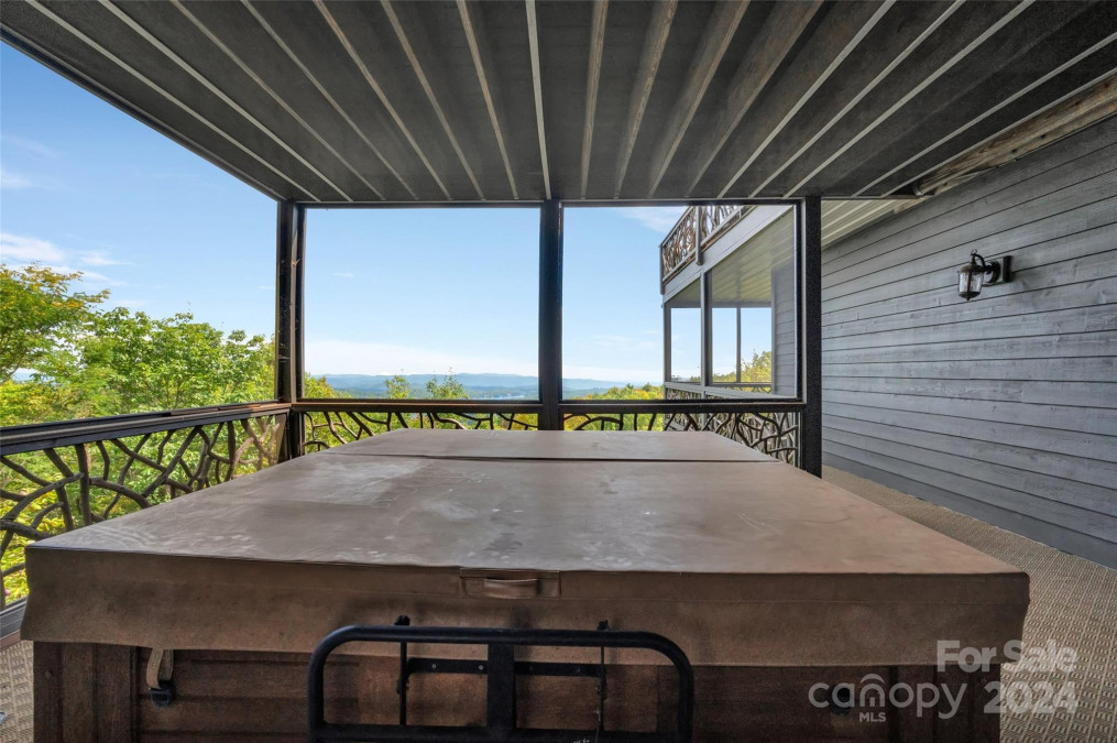 96 Moltz Ct Lake Toxaway, NC 28747