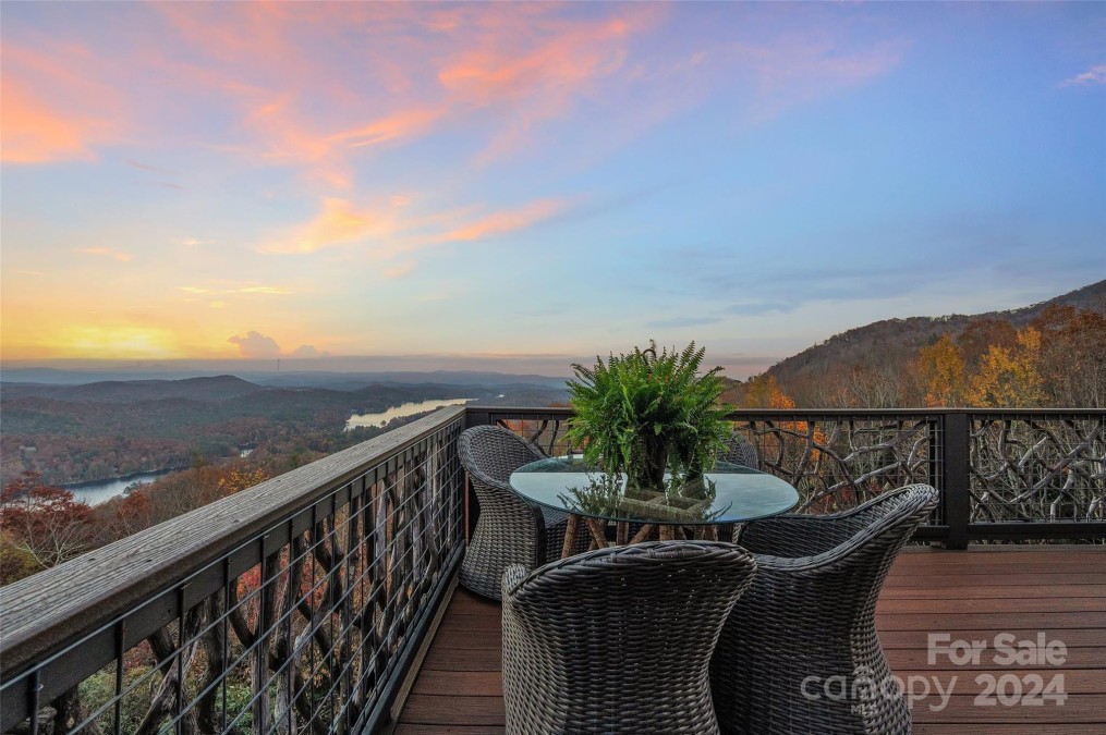 96 Moltz Ct Lake Toxaway, NC 28747