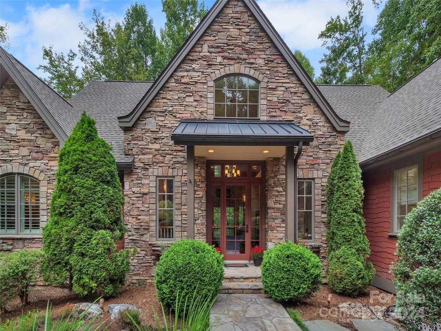 34 Village Springs Ln Hendersonville, NC 28739