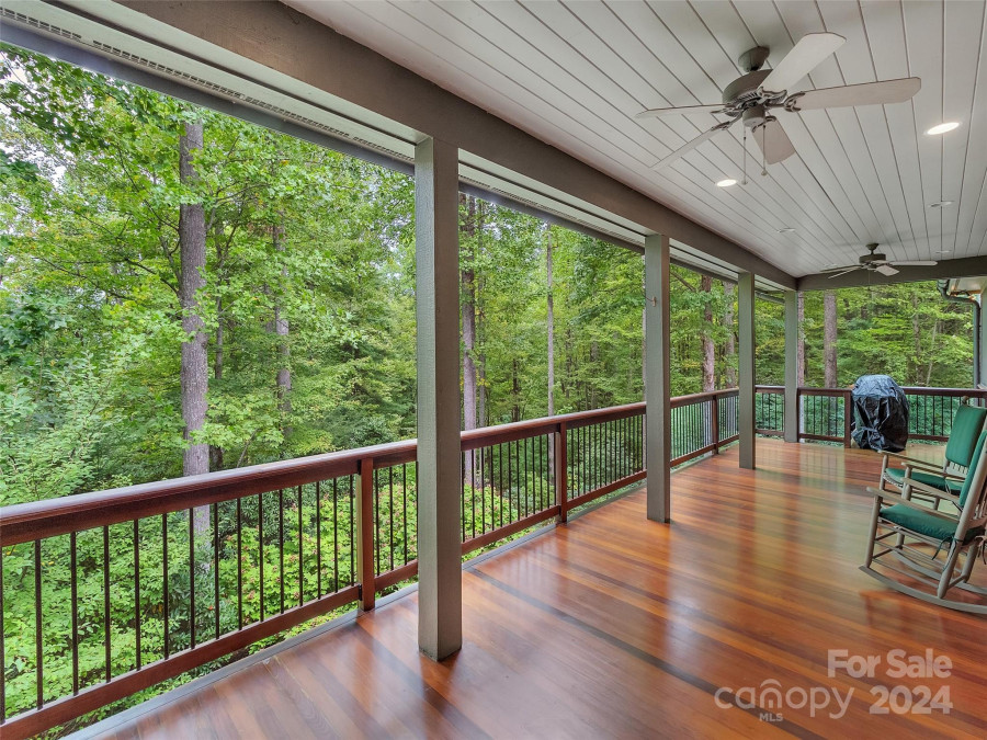 34 Village Springs Ln Hendersonville, NC 28739