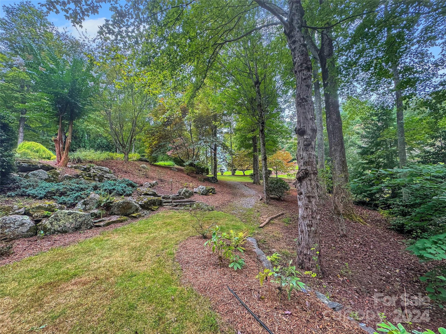 34 Village Springs Ln Hendersonville, NC 28739