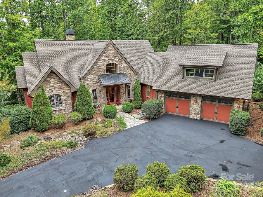 34 Village Springs Ln Hendersonville, NC 28739