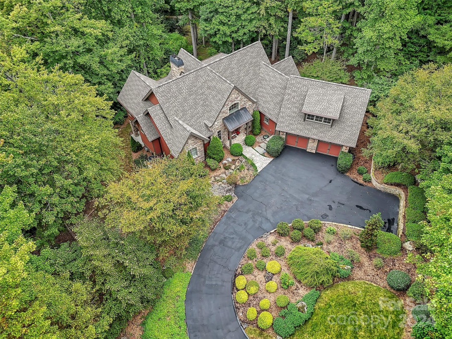 34 Village Springs Ln Hendersonville, NC 28739