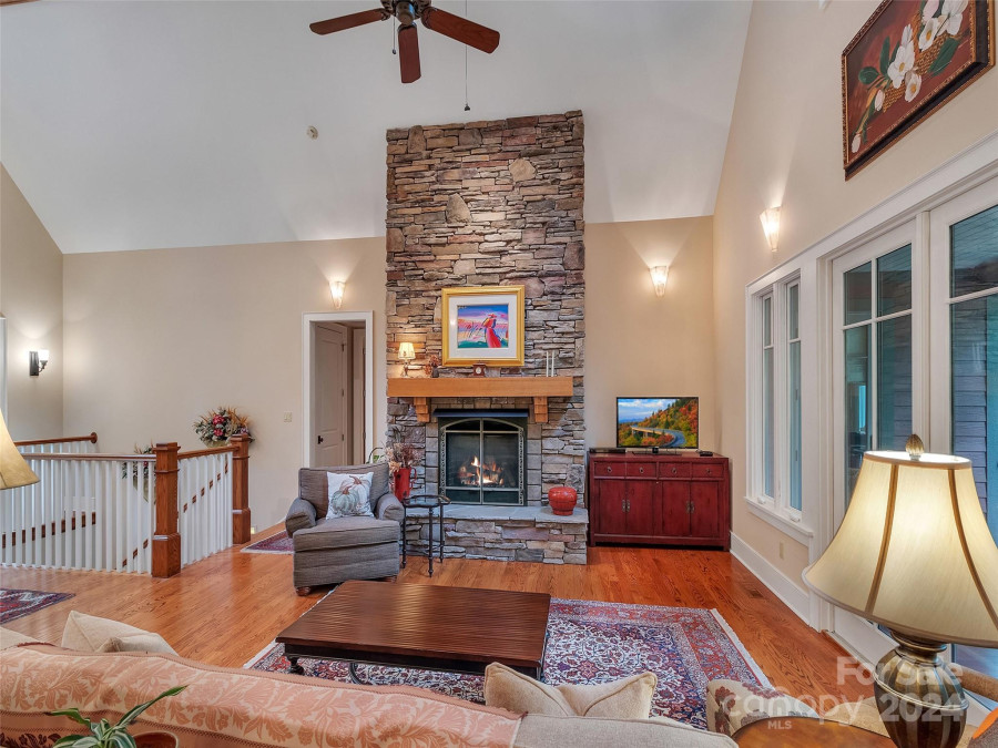 34 Village Springs Ln Hendersonville, NC 28739