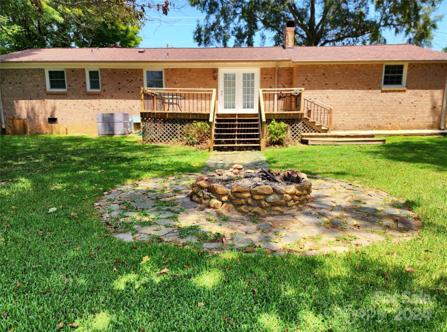 102 Woodbark Ln Kings Mountain, NC 28086