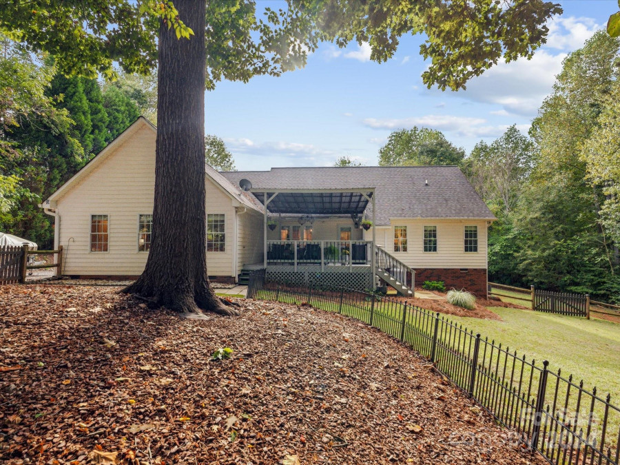 116 High Shoals Ln Statesville, NC 28677