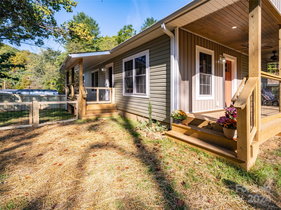 103 Wimberly Rd Swannanoa, NC 28778