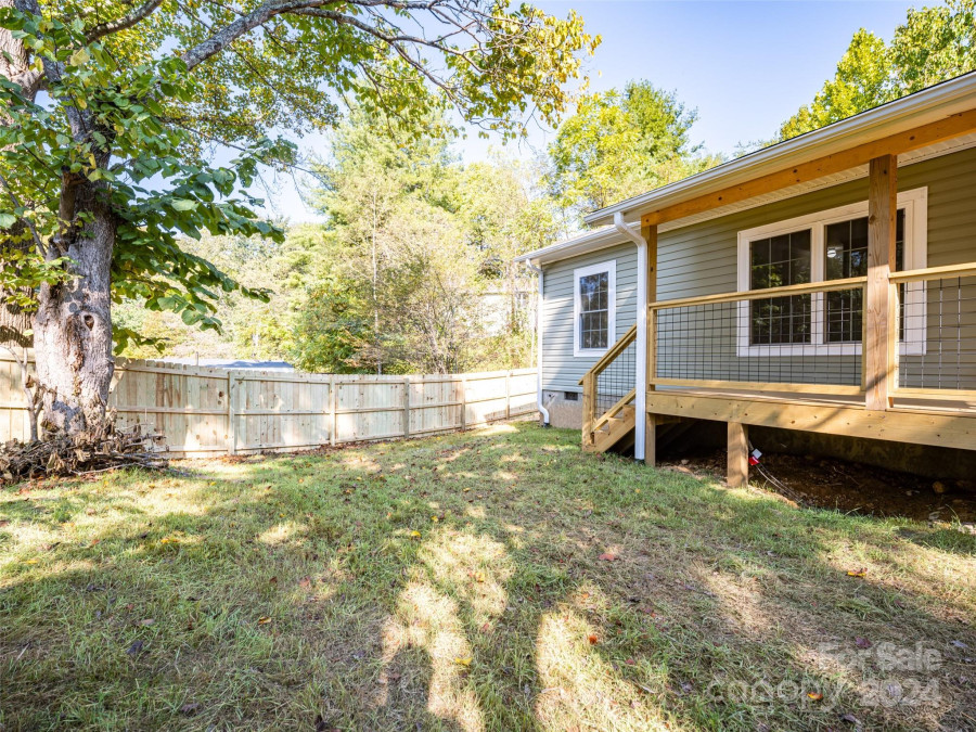 103 Wimberly Rd Swannanoa, NC 28778