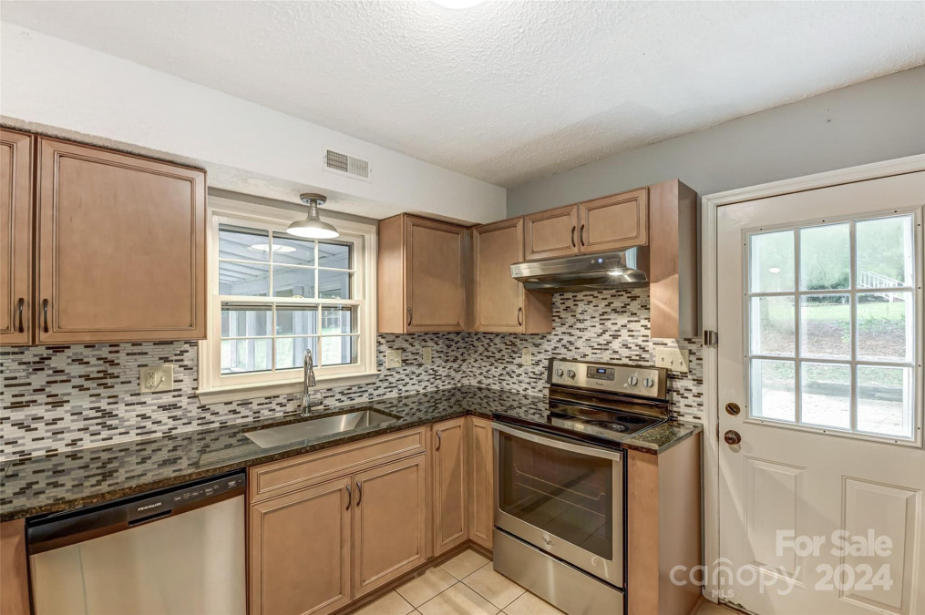 316 Epperstone Ln Matthews, NC 28105