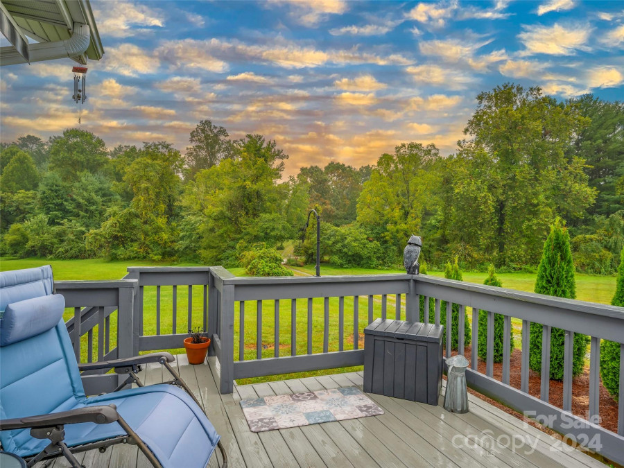 22 Country Meadows Ln Hendersonville, NC 28792