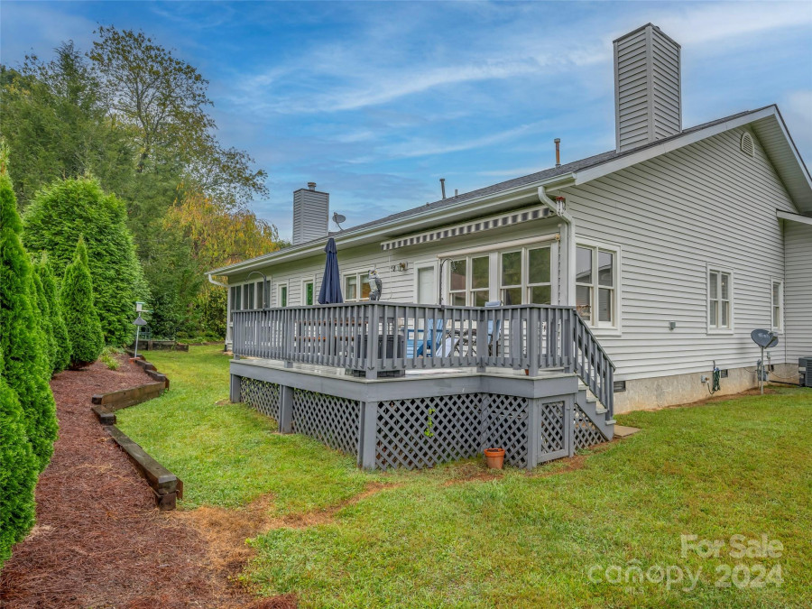 22 Country Meadows Ln Hendersonville, NC 28792