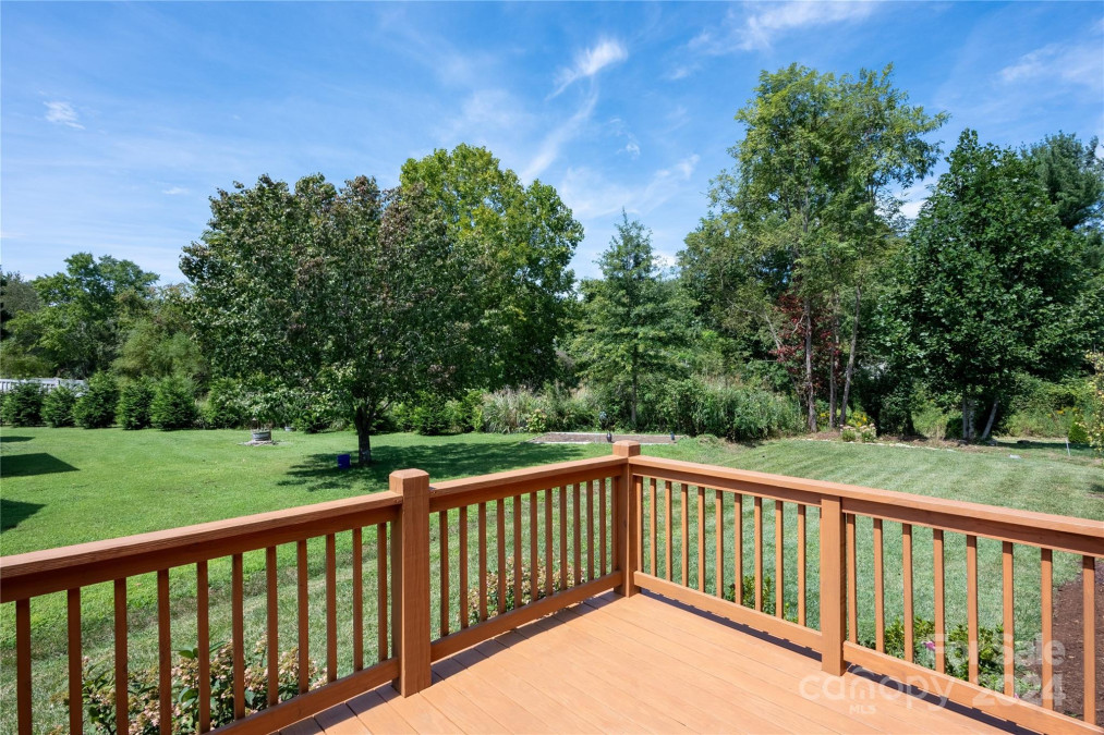 49 Tranquil Ct Hendersonville, NC 28739