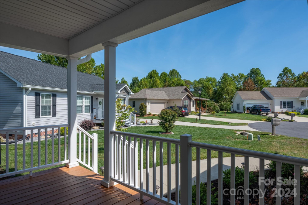 49 Tranquil Ct Hendersonville, NC 28739