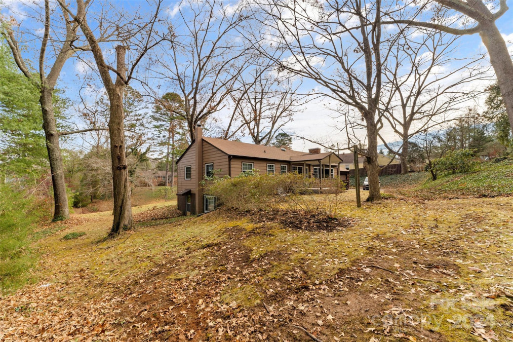 150 Lakeshore Dr Asheville, NC 28804