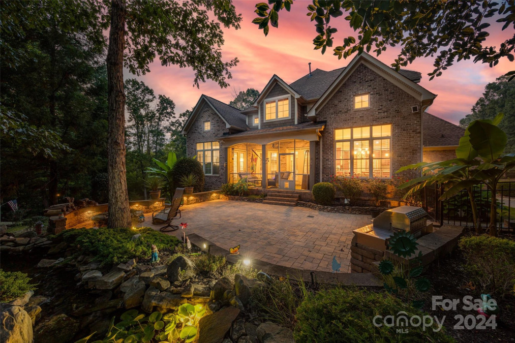 820 Cooks Cove Rg Lake Wylie, SC 29710