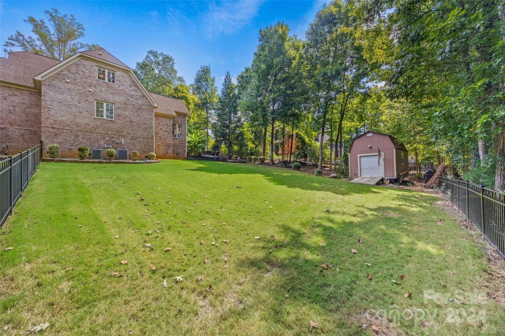 820 Cooks Cove Rg Lake Wylie, SC 29710