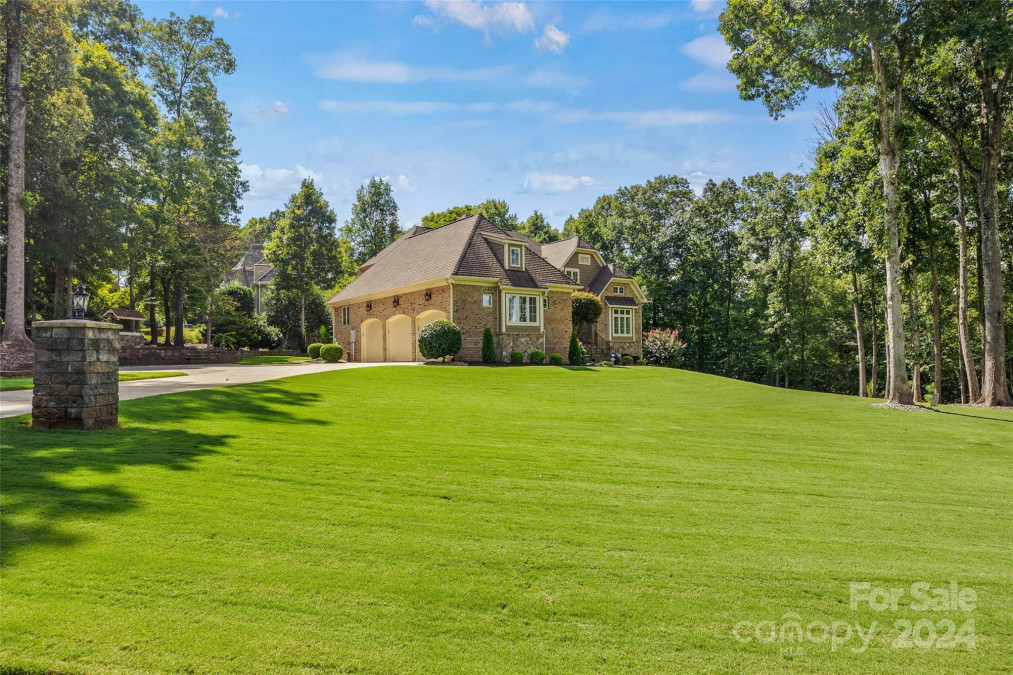 820 Cooks Cove Rg Lake Wylie, SC 29710