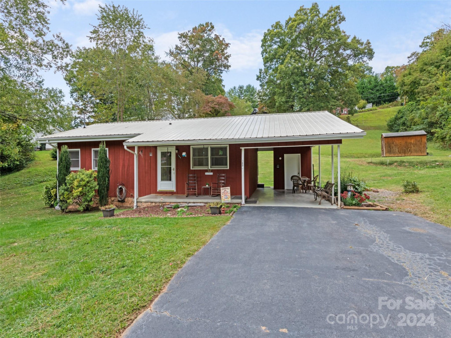 769 East St Waynesville, NC 28786