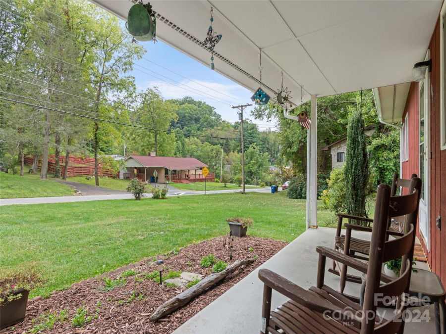 769 East St Waynesville, NC 28786