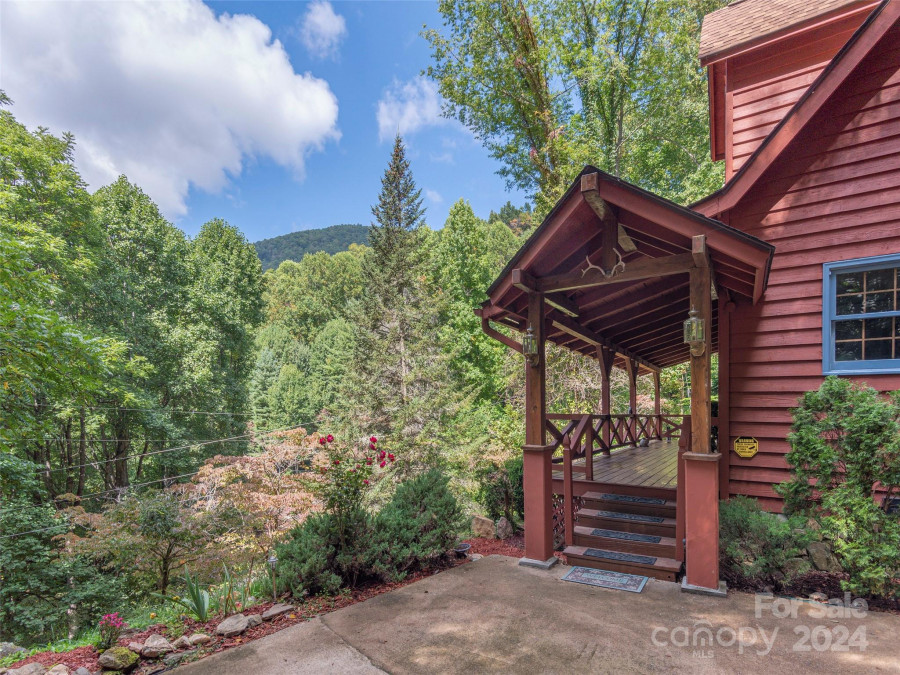 245 Deer Creek Trl Maggie Valley, NC 28751